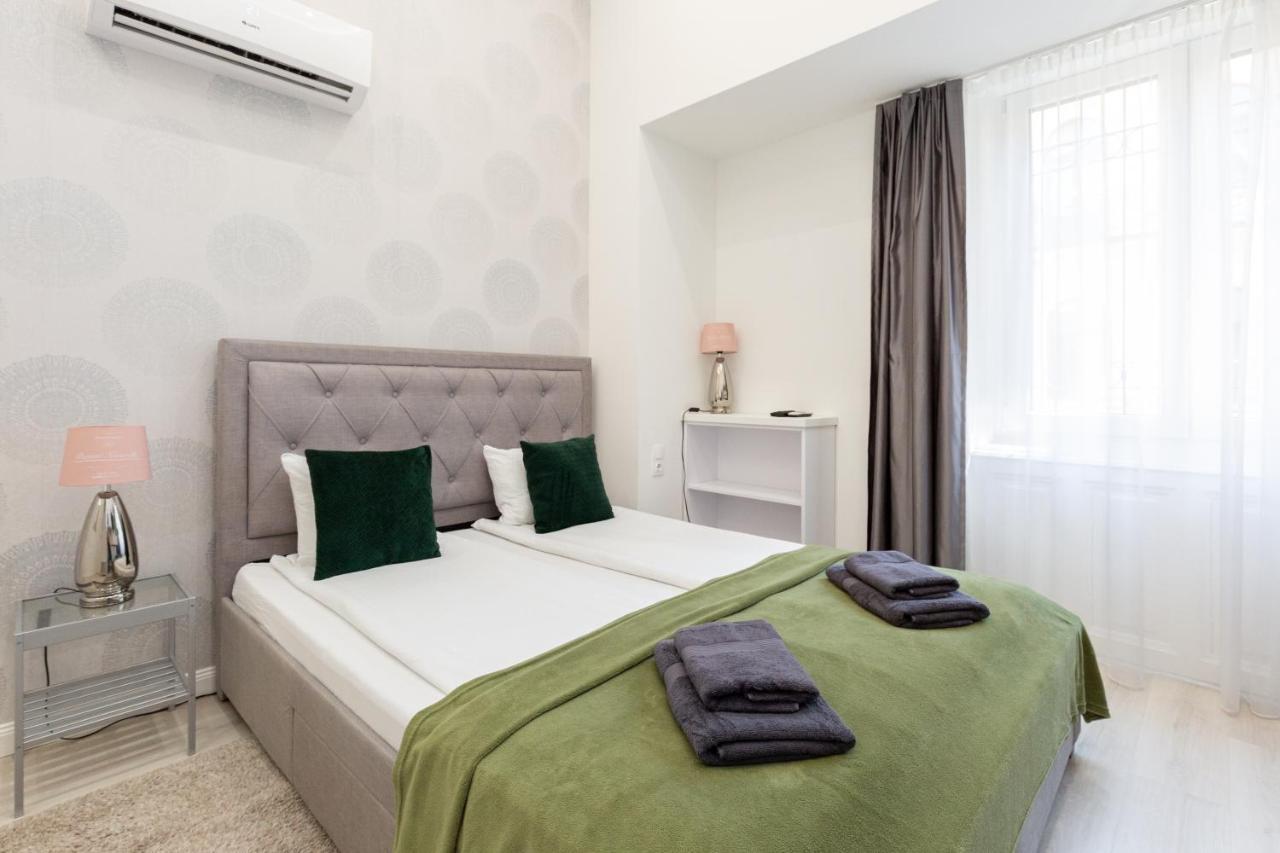 Apartment Holidays *